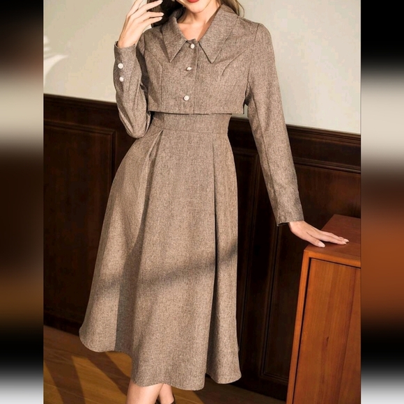 Elegant Ladies 2 Pieces Set, Square Neck Sleeveless Dress & Short Jacket - Picture 2 of 5